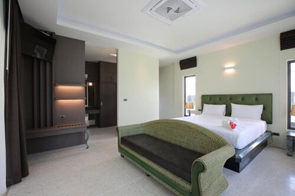 Premier Villa photo 3