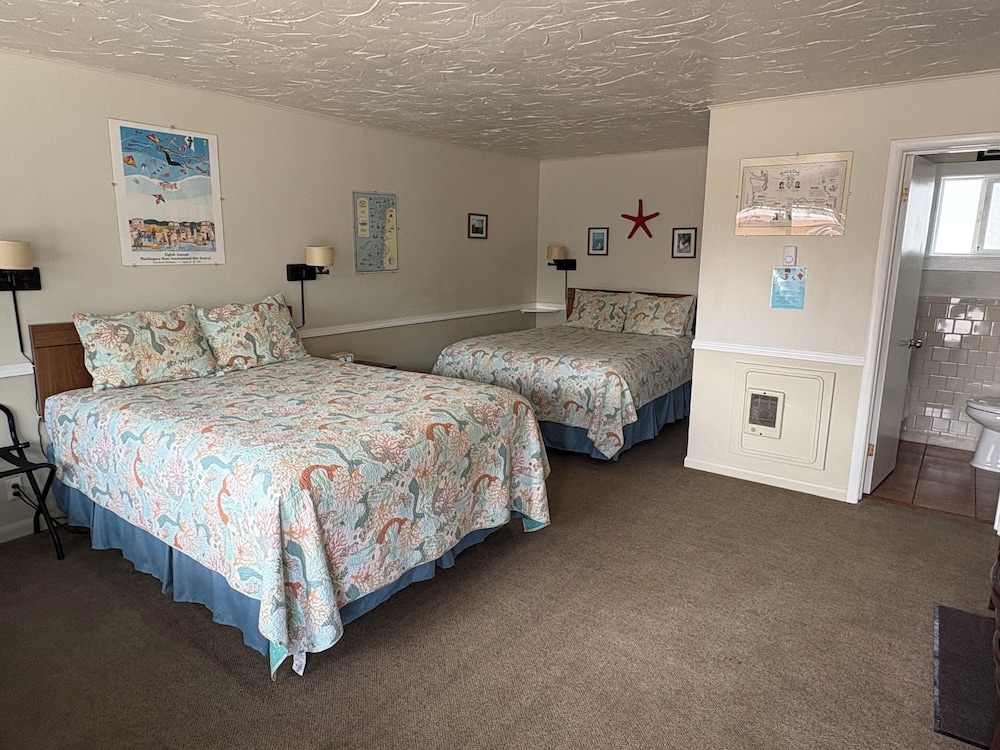 Standard Room, 2 Queen Beds, Non Smoking photo 1