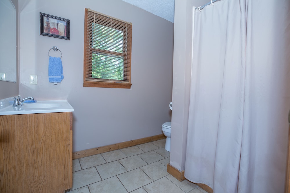 Family Cabin, 1 Bedroom, Kitchenette, Hill View photo 2