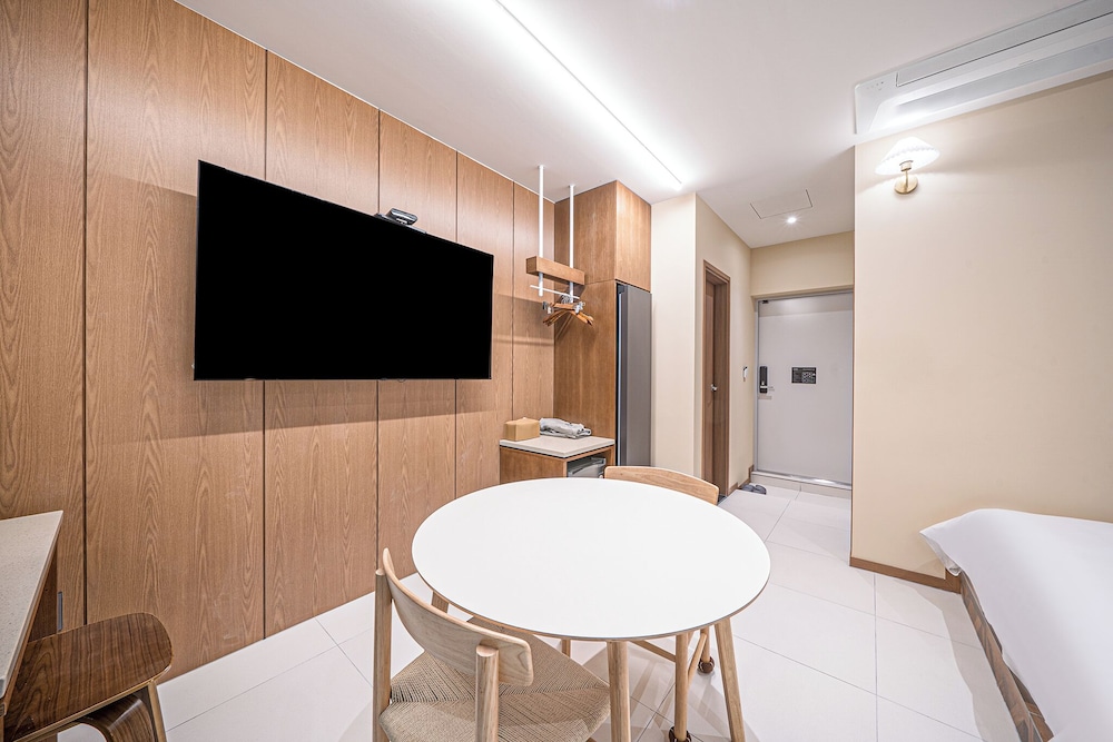 Family Twin Room - Photo 3