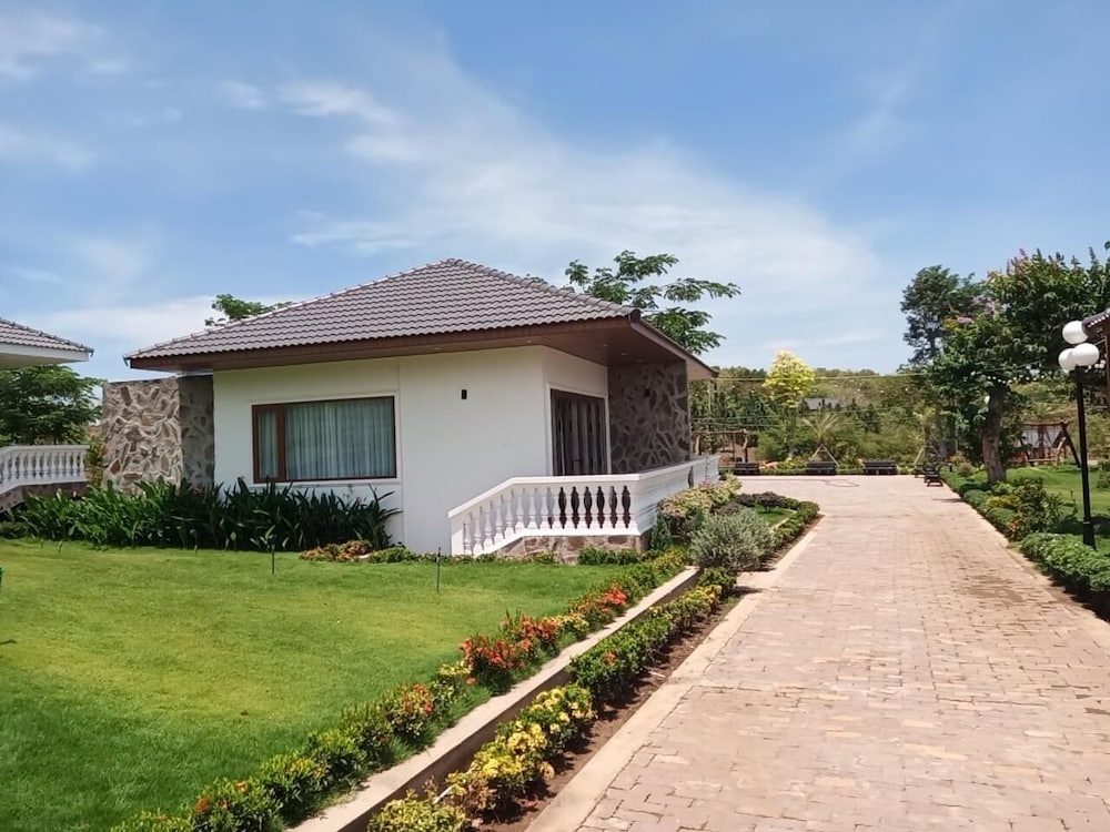 Lakeside View Bungalow photo 3