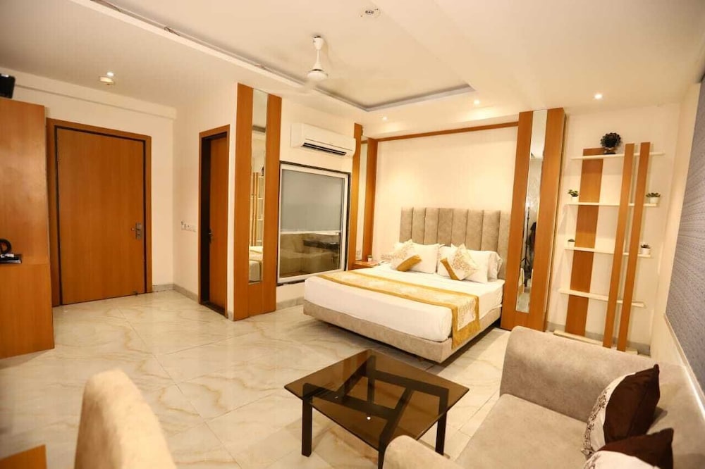 Luxury Double Room, City View