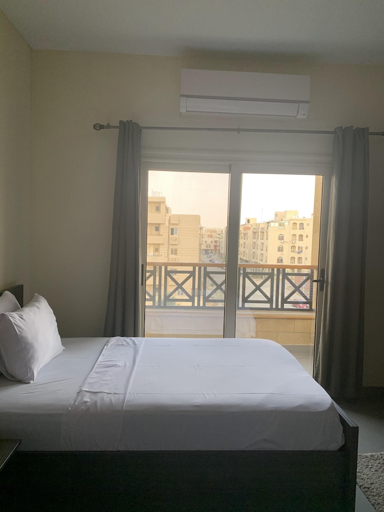Deluxe Double Room, Multiple Beds, City View photo 3