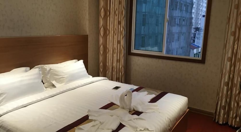 Deluxe Double Room, No Windows photo 3