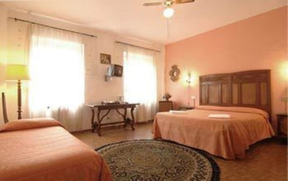 Triple Room, Shared Bathroom photo 3