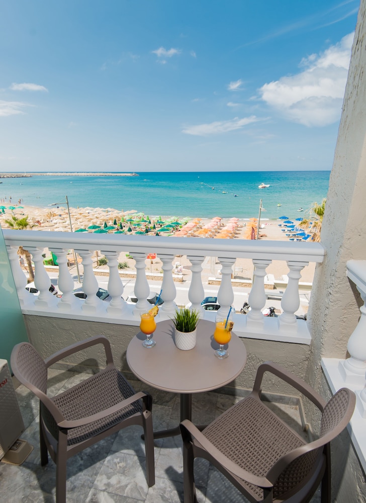 Junior Studio Suite, Sea View, Beachfront photo 1