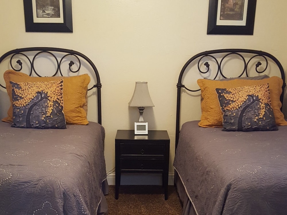 Deluxe Cottage, Ensuite, Mountain View (El Capitan Cottage) photo 1