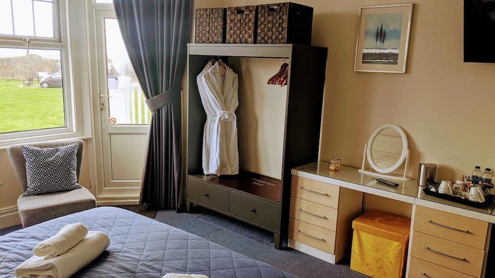 Double Room, Ensuite, Sea View (Super King-Size) photo 2