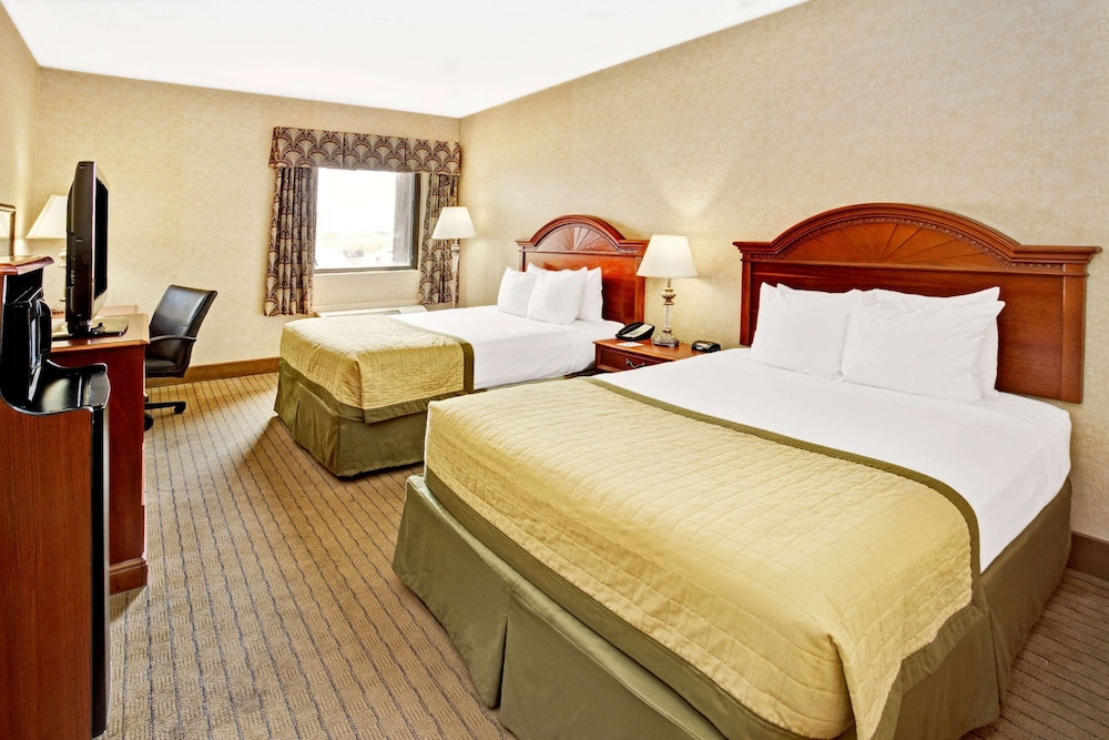 Room, Multiple Beds, Non Smoking - Photo 1