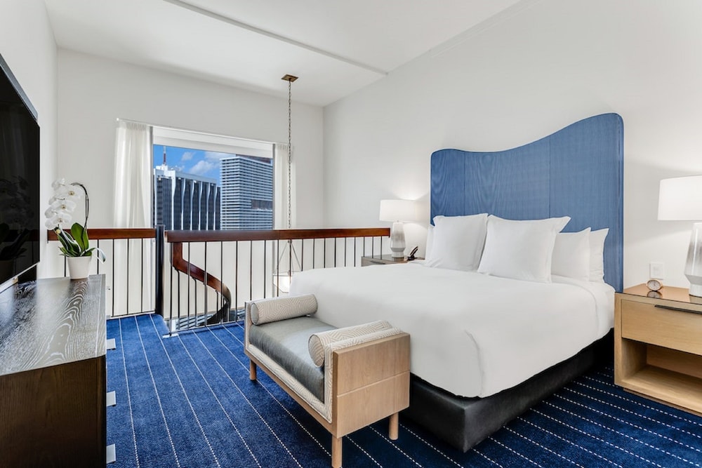 Loft, 1 King Bed (Suite)