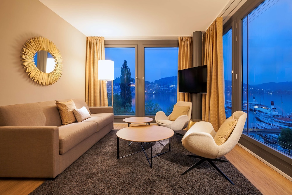 Suite - Lakeside photo 1