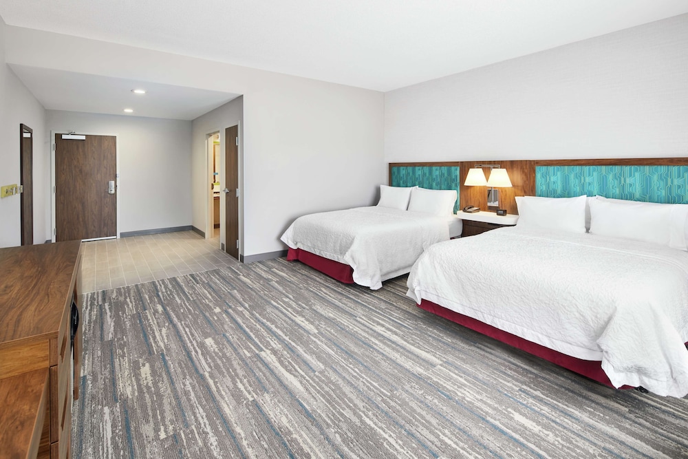 Room, 2 Queen Beds, Accessible, Bathtub - Photo 1