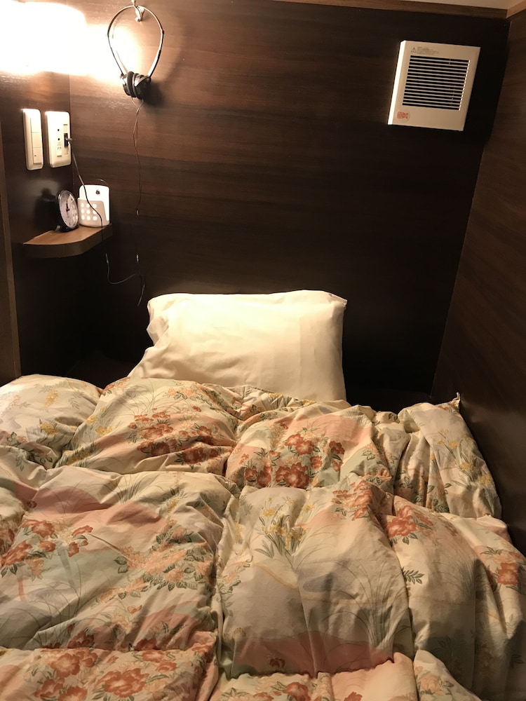 Unisex Capsule Room Upper Row photo 1