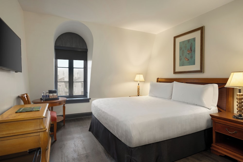 Deluxe Room, 1 King Bed - Photo 3