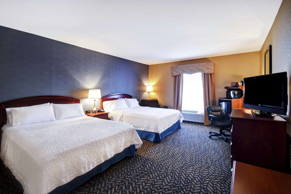 Room, 2 Queen Beds, Accessible, Bathtub photo 3