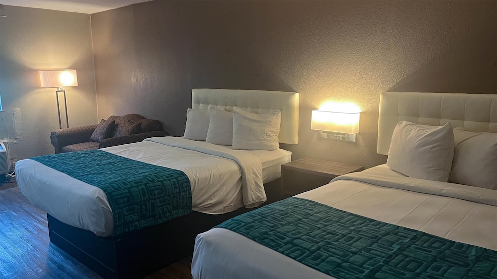 Standard Room, 2 Queen Beds, Non Smoking photo 3
