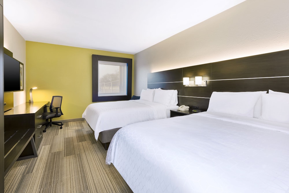 Standard Room, 2 Double Beds, Accessible (Accessible Tub) - Photo 2