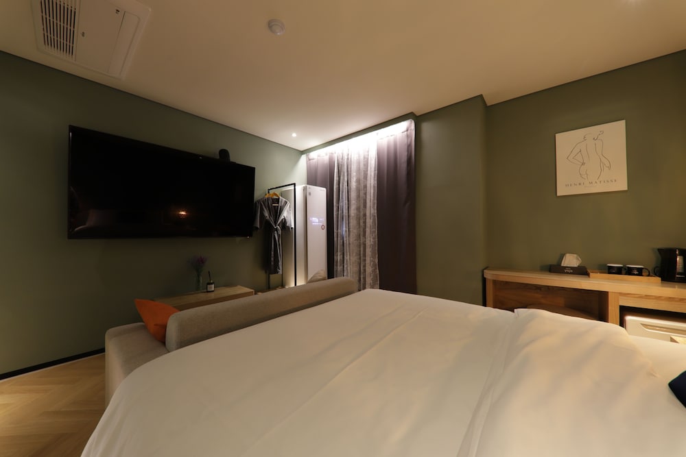 Suite - Photo 9