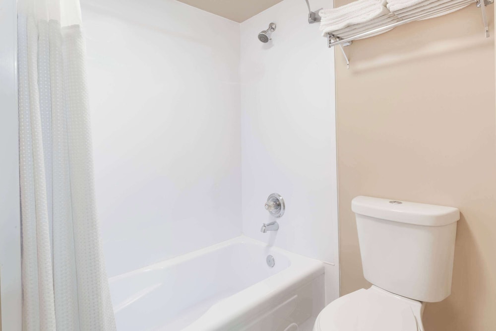 Suite, 1 King Bed, Jetted Tub - Photo 2