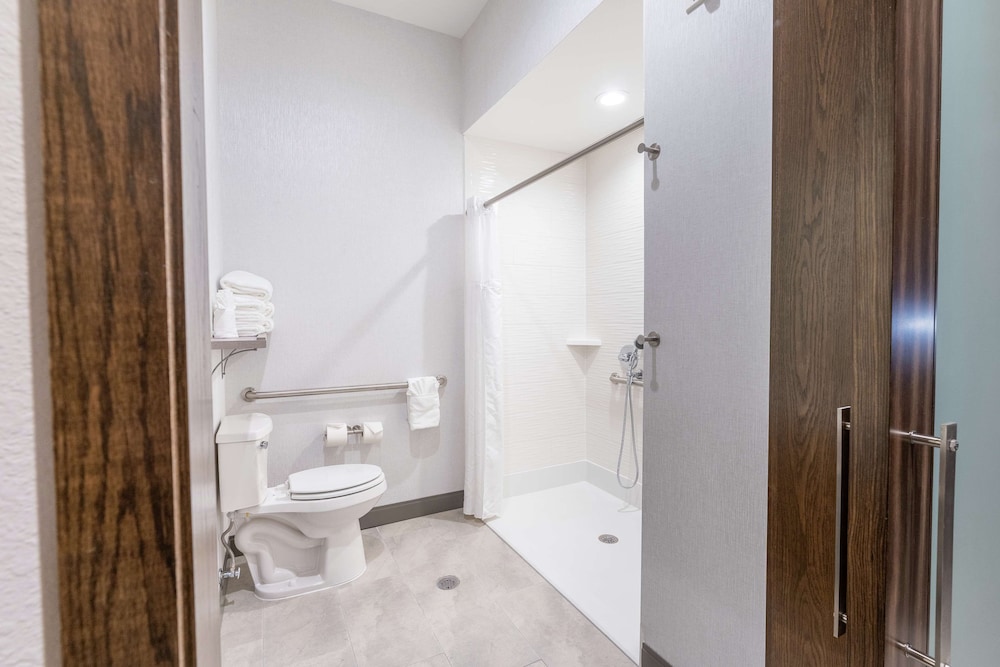 Room, 2 Queen Beds, Accessible (Roll-In Shower) - Photo 2