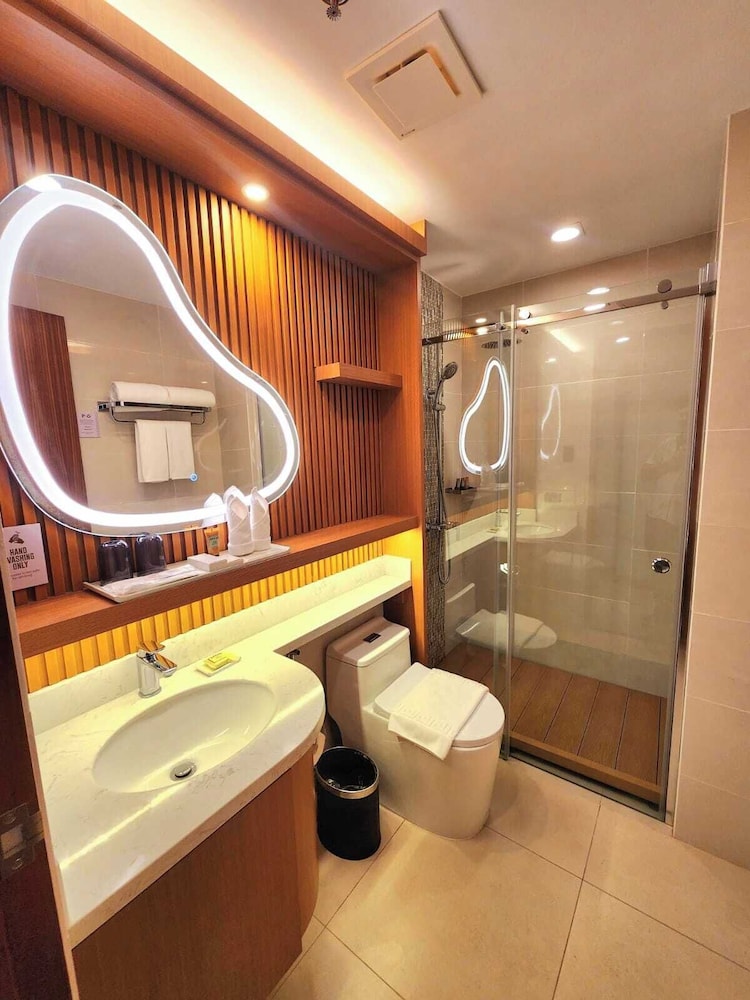 Deluxe Corner Room - Photo 3