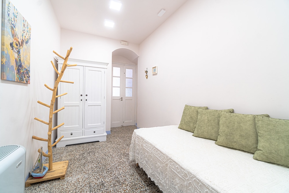 Apartment, 1 Bedroom - Photo 2