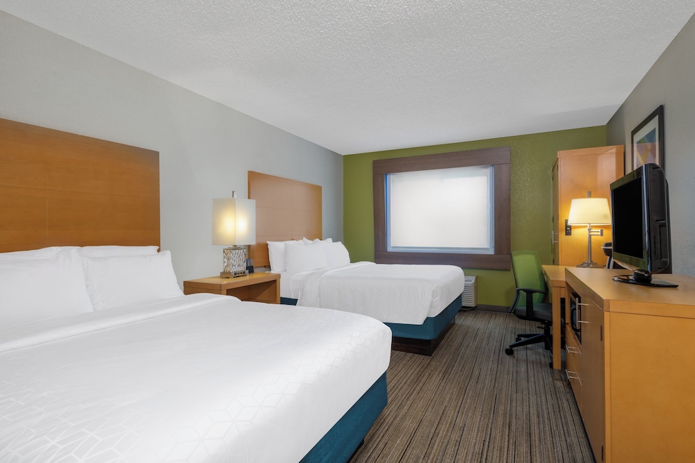 Standard Room, 2 Queen Beds - Photo 2