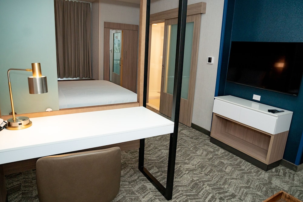 Room, 1 King Bed - Photo 5