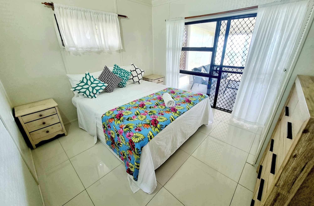 Family Bungalow, 2 Bedrooms, Lagoon View, Beachfront photo 3