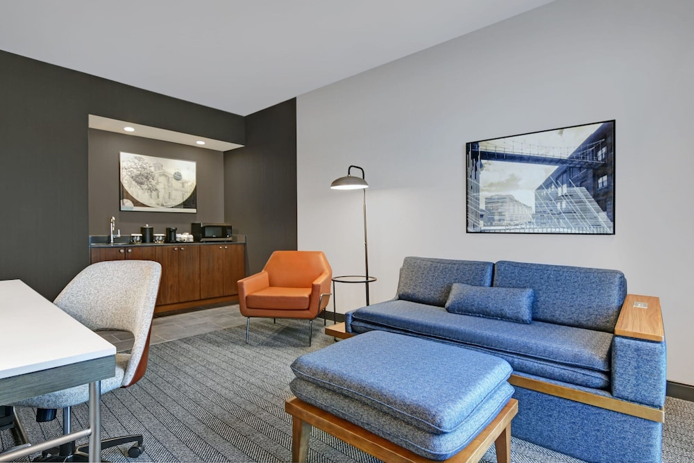 Suite, 1 King Bed - Photo 1