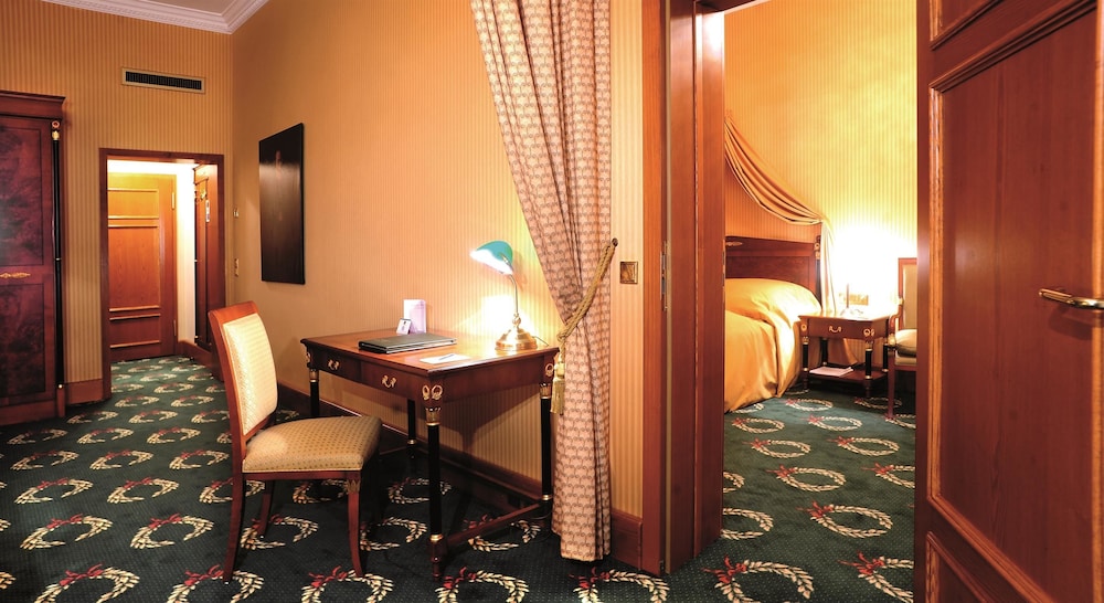 Suite, 1 Double Bed - Photo 5