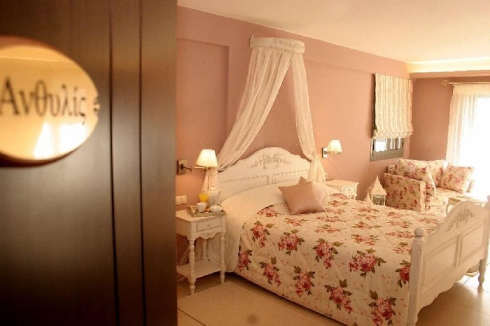 Superior Triple Room, Balcony, Partial Sea View