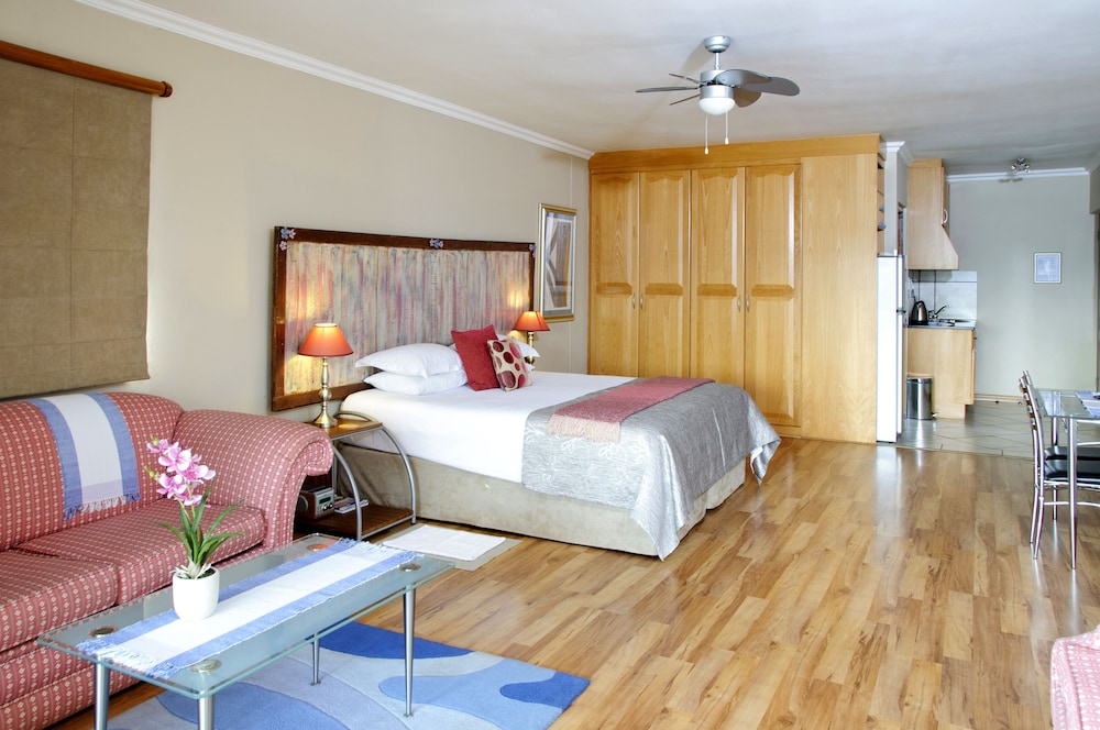 Luxury Double Room, 1 King Bed, Non Smoking, Mountain View photo 1