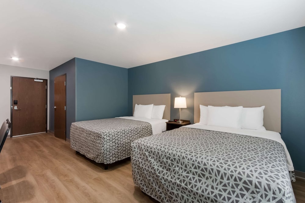 Standard Room, 2 Queen Beds, Non Smoking photo 3