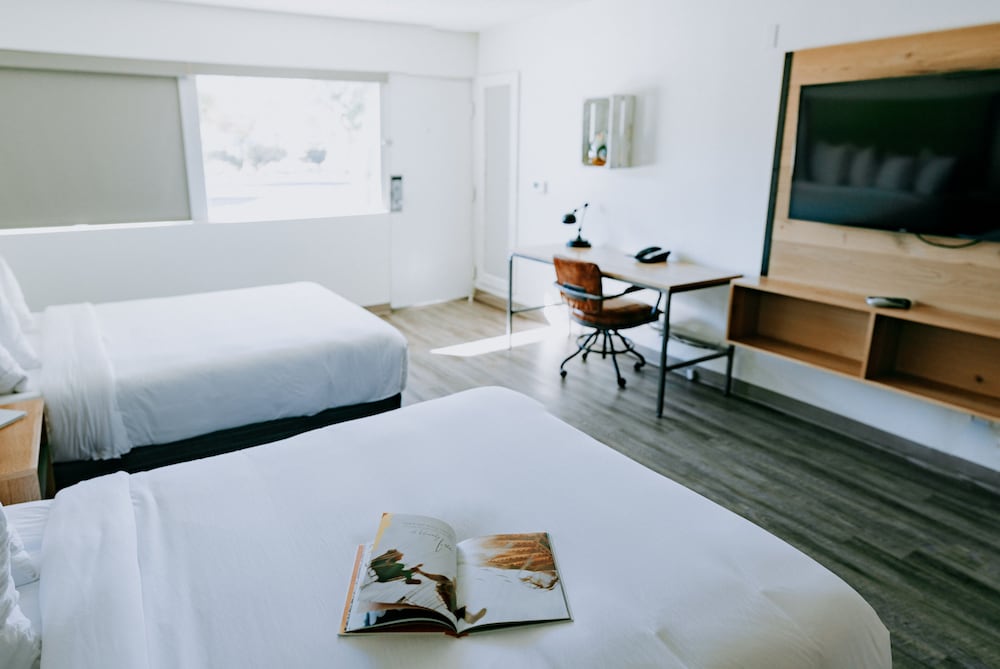 Premium Room, 2 Queen Beds, Non Smoking, Mountain View