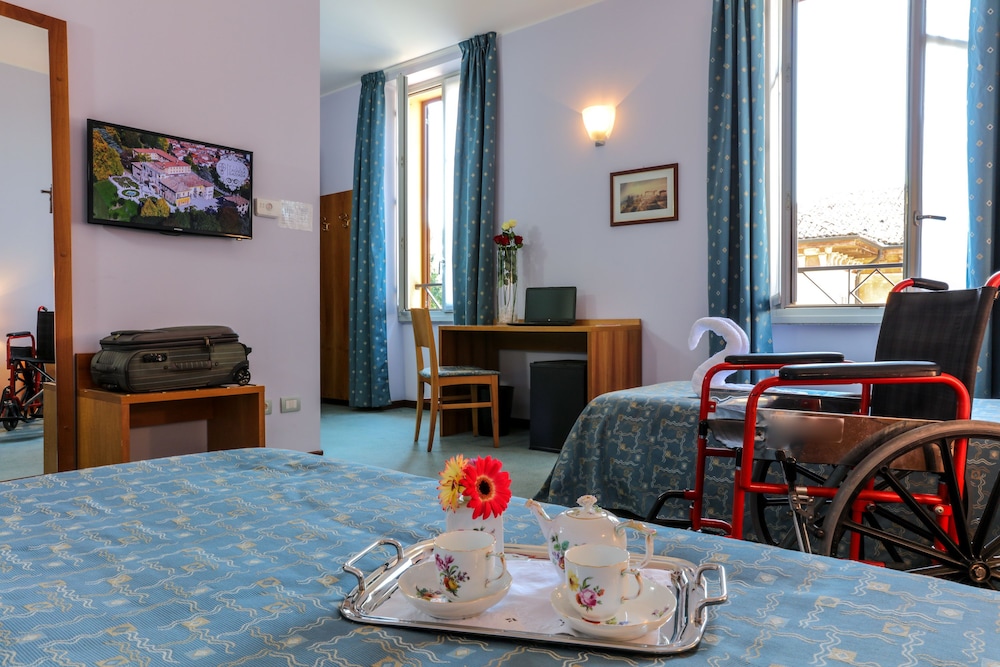 Standard Twin Room, Accessible photo 3