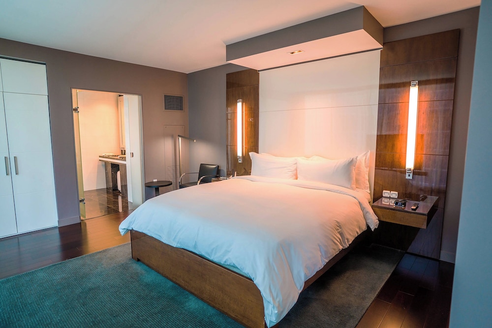 Executive Suite, 1 Bedroom, City View (Mobility/Hearing Accessible, Tub)
