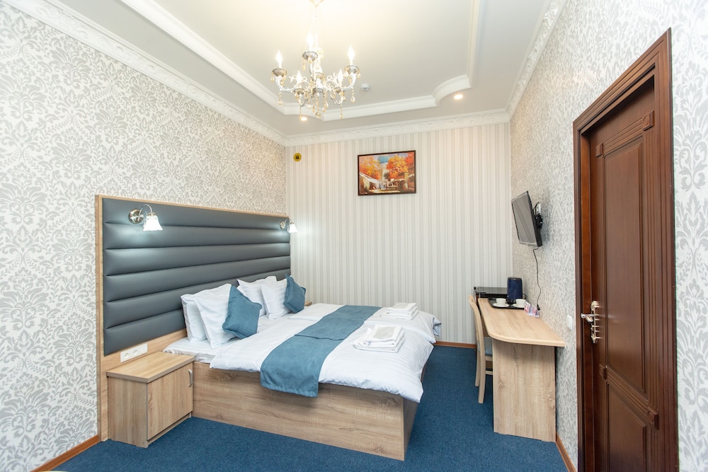 Deluxe Double or Twin Room - Photo 6