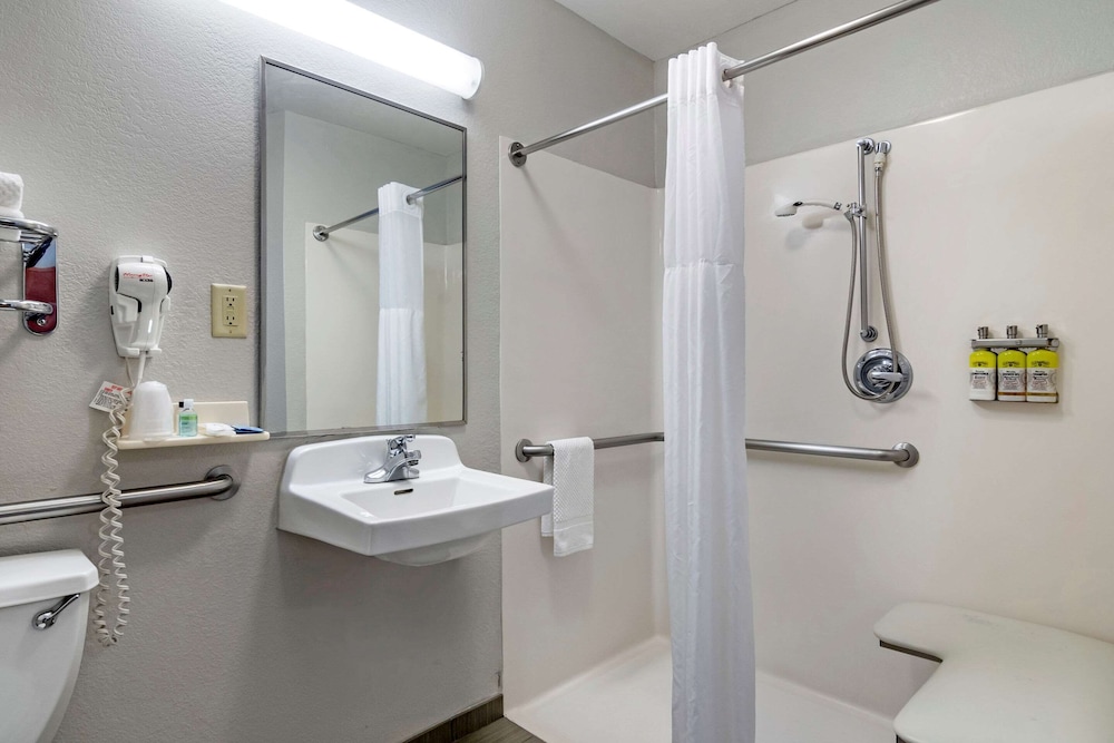 Signature Studio, 1 Queen Bed, Accessible, Non Smoking (Efficiency) - Photo 5