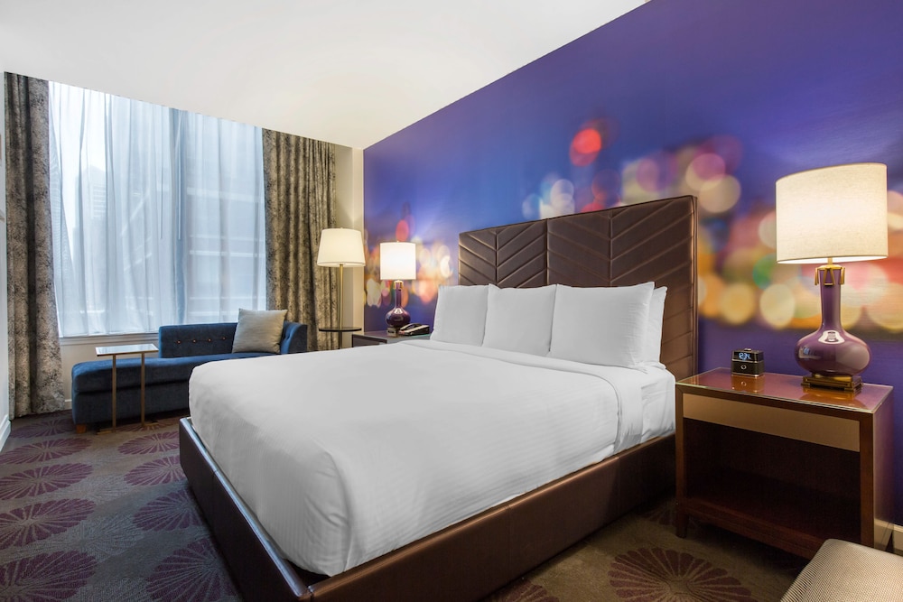 Suite, 1 King Bed with Sofa bed, City View (Saint Clair)