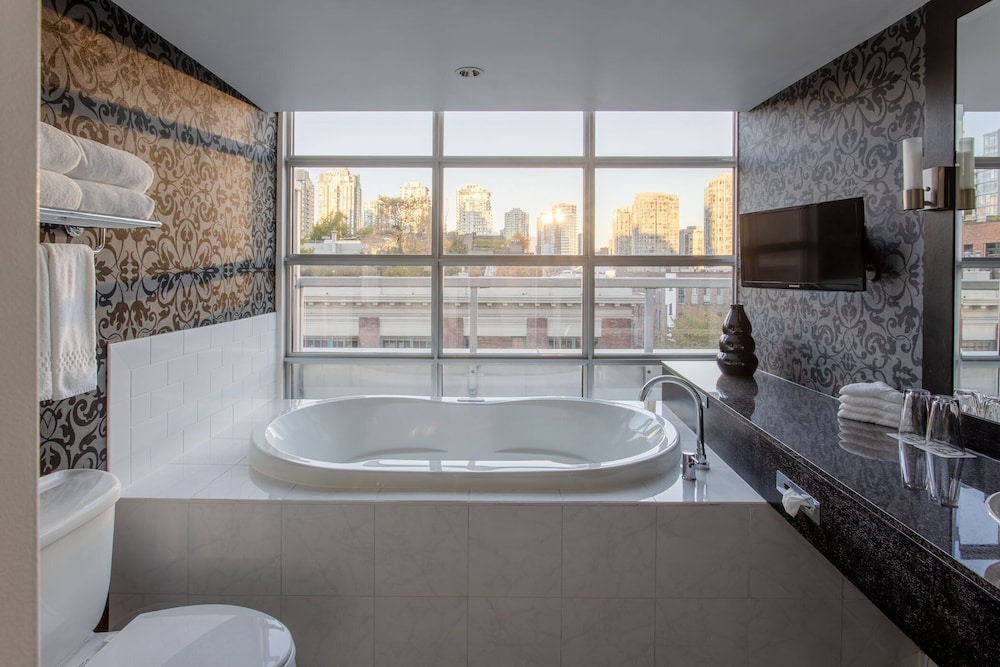 Signature Suite (OPUS) - Photo 3