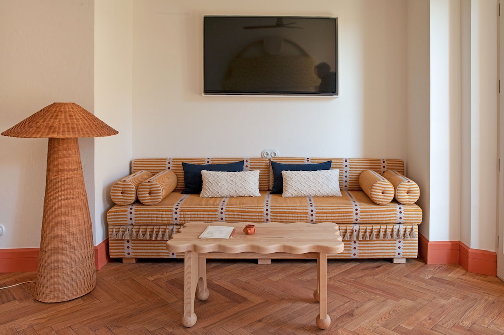 Room (Vara De Rey)