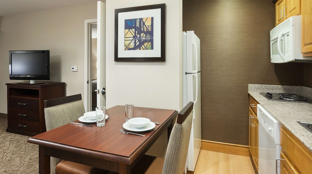 Suite, 1 King Bed, Non Smoking - Photo 3