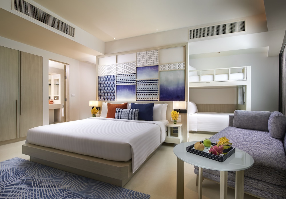 Deluxe Room, 1 King Bed (Family) - Photo 3