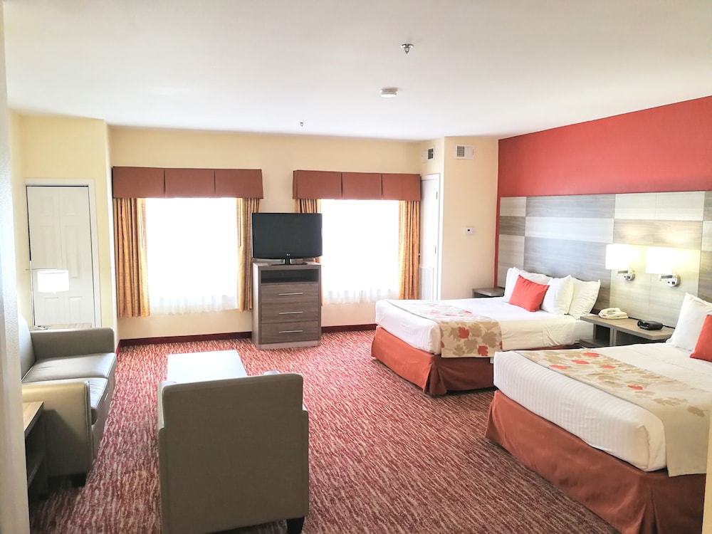 Suite, 2 Queen Beds - Photo 2