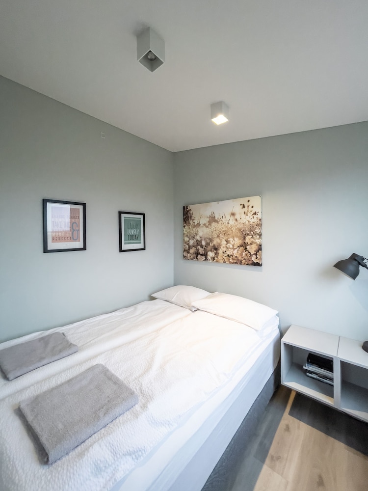 Comfort Cabin, 1 Double Bed with Sofa bed, Hot Tub (7B) photo 2