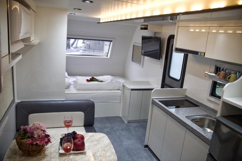 Basic Room, 1 Bedroom (Sinhyeonglyeogsyeori04 (Ocean View))