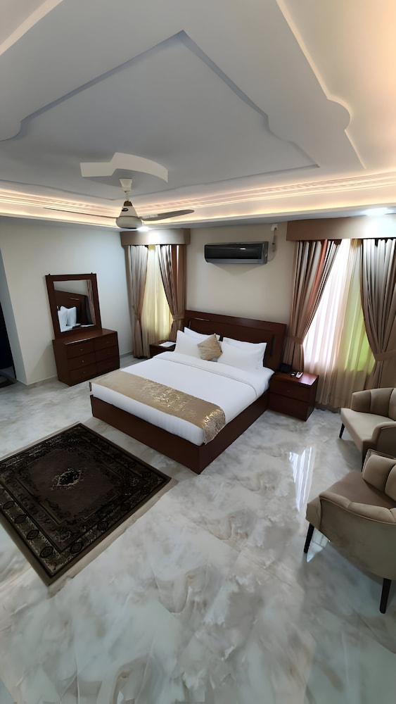 Deluxe Room - Photo 5