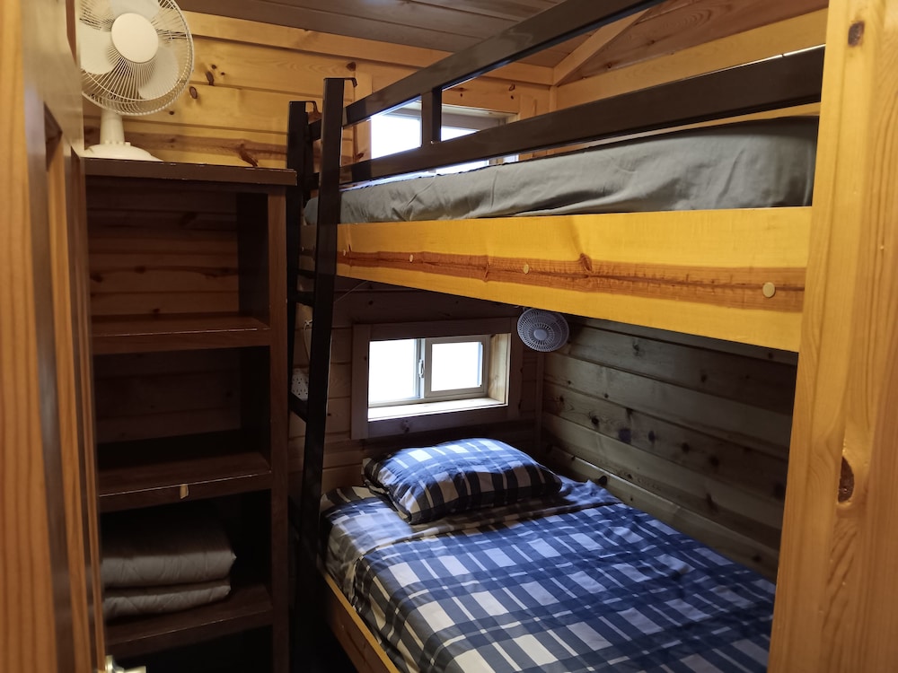 Cabin 3 photo 2
