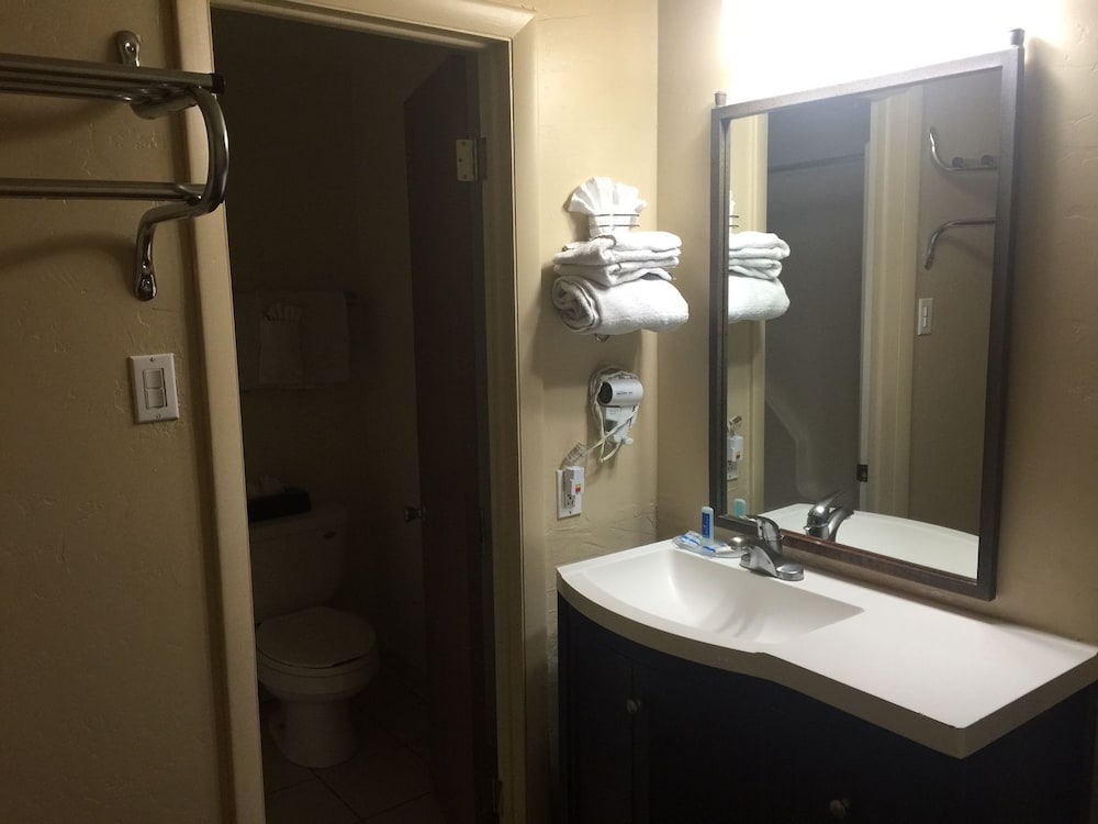 Standard Room, 1 King Bed, Non Smoking - Photo 2